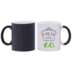 kubek magiczny na urodziny, życie zaczyna się po 60 tce prezent w179